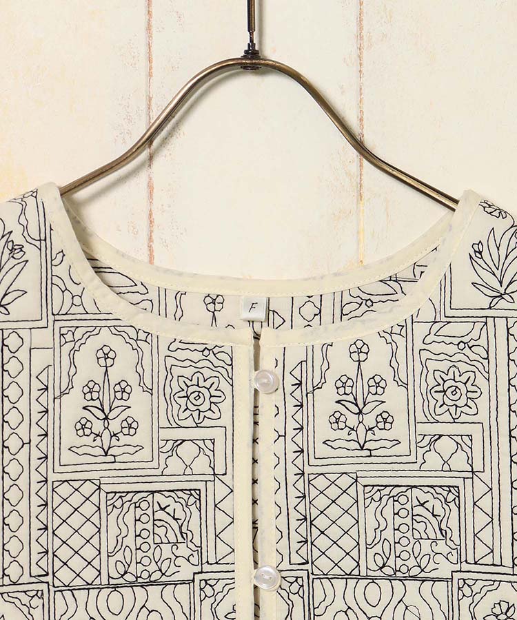 フラワー刺繍ベスト