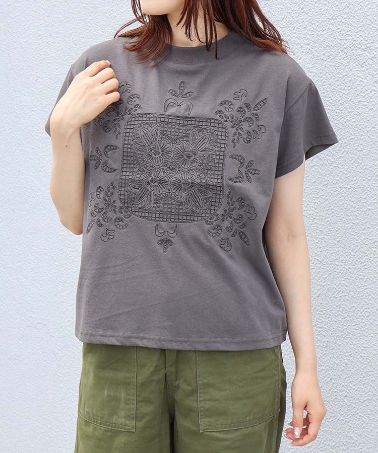 レース風刺繍Tシャツ