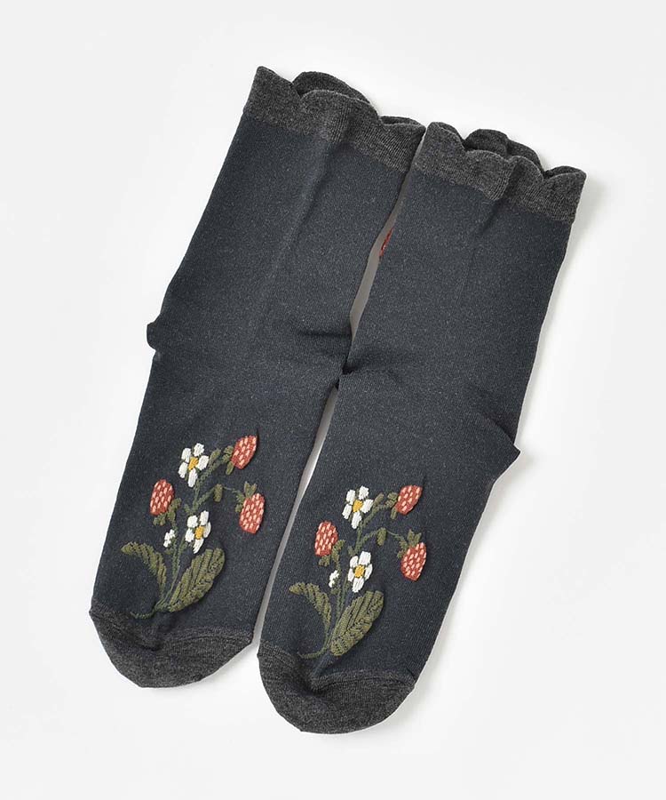 花モチーフ付きイチゴつたロークルーソックス