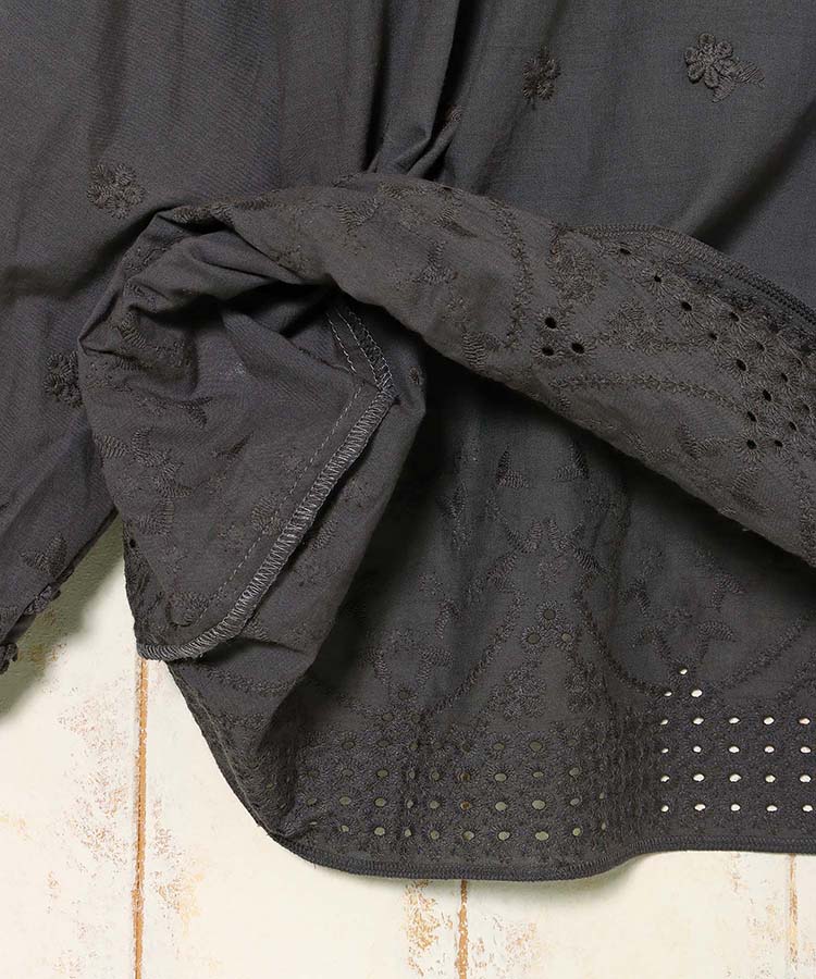 le petaleフリルカラーフラワーブラウス