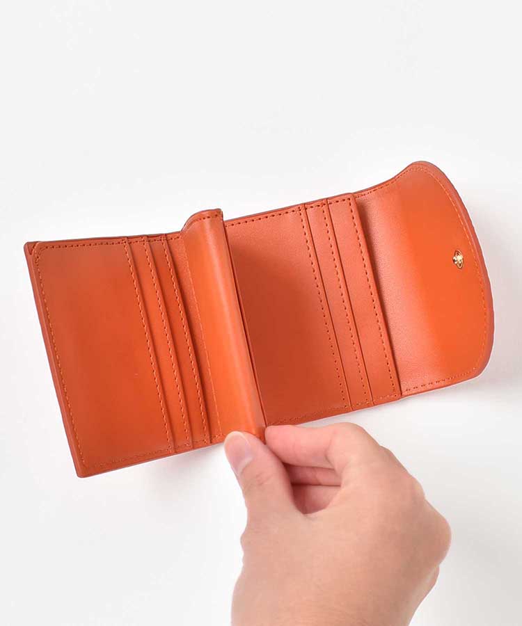 カーブフラップ二つ折財布