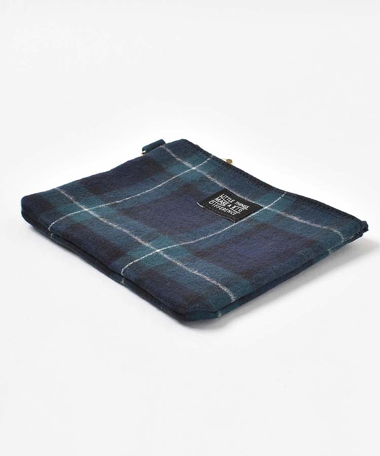 起毛チェック柄フラットポーチ