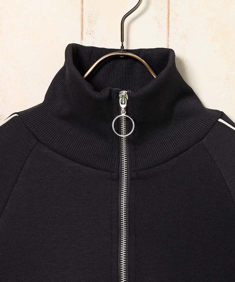 トラックジャケット