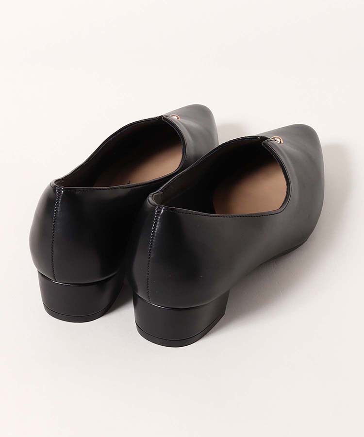 Vカットパンプス