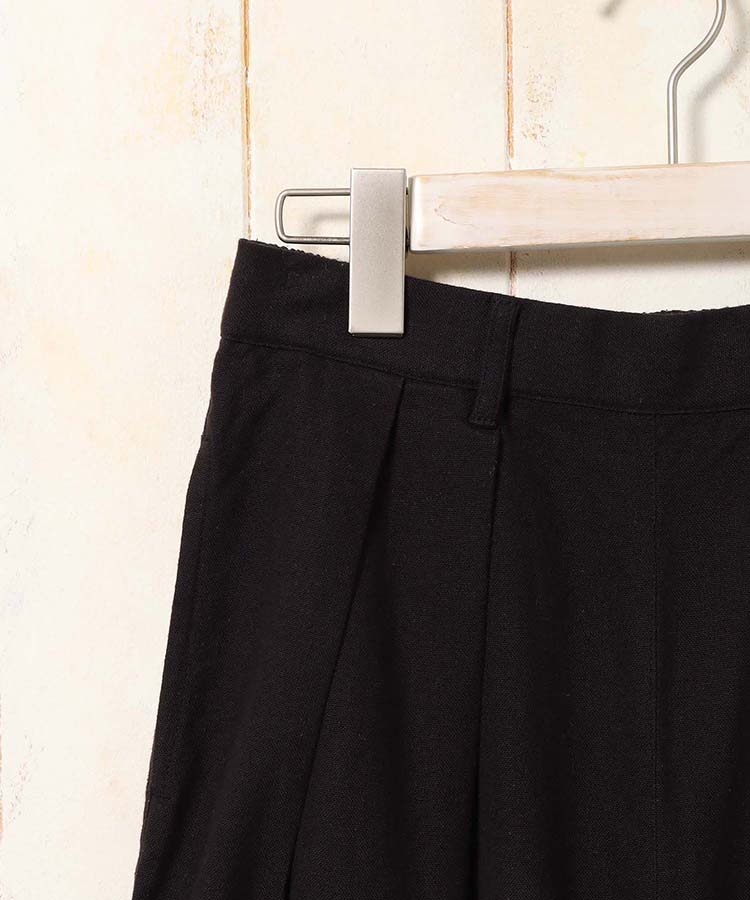 シンプルタックパンツ