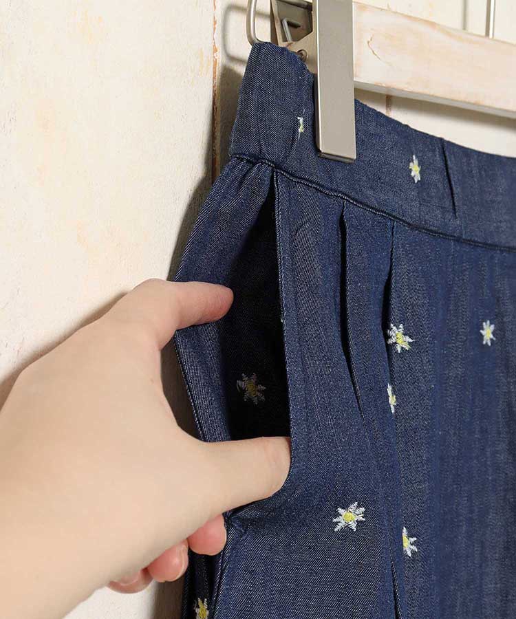フラワー刺繍パンツ