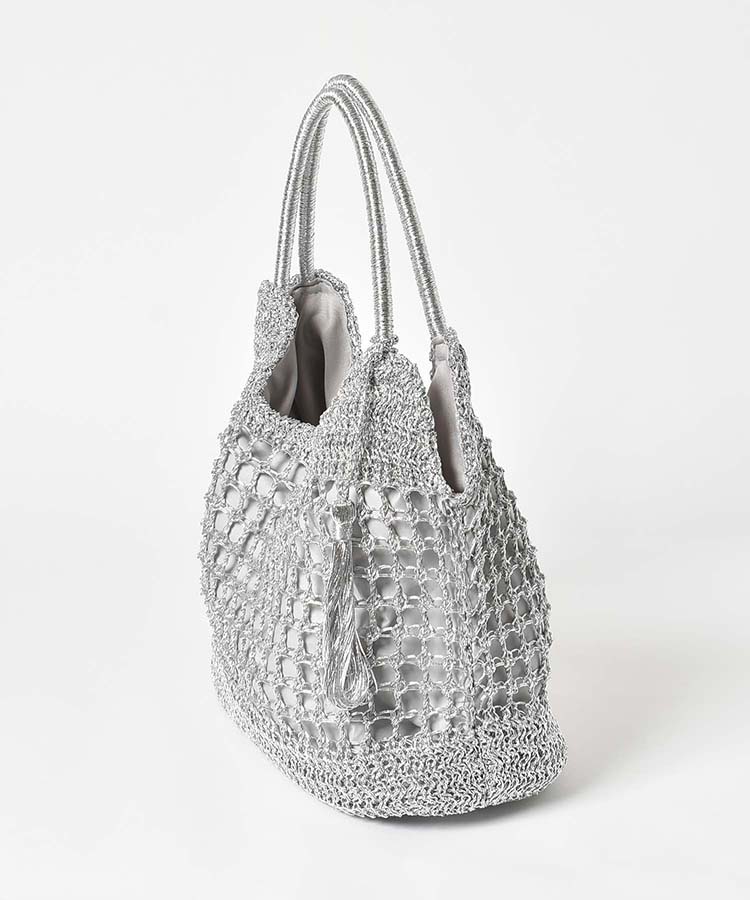 メタリックヤーンタッセル付きトート