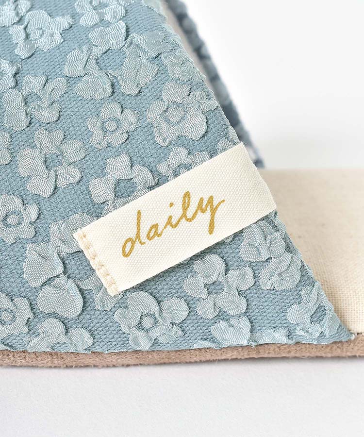 フラワー柄パフィースリッパ