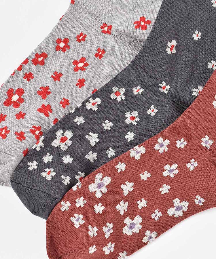 吸湿発熱小花柄ソックス