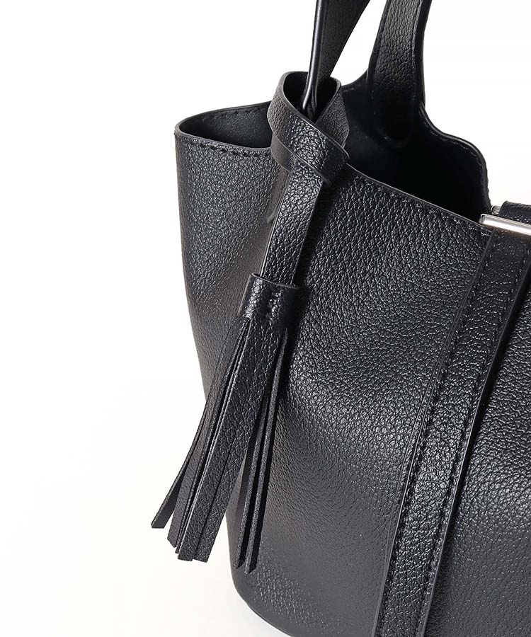 タッセル付きトート