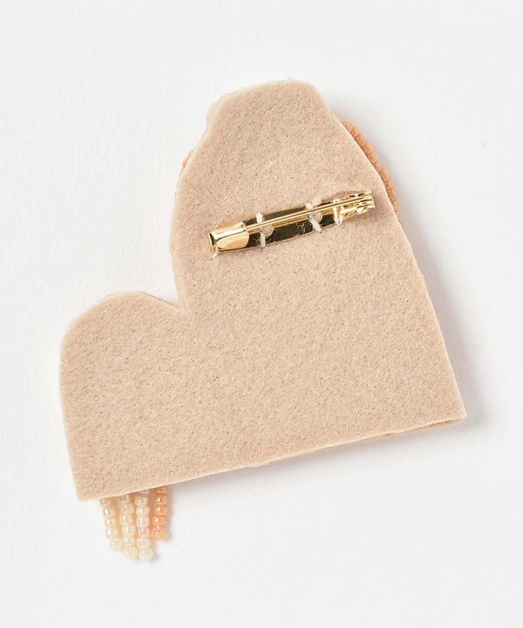 ドッグビーズブローチ