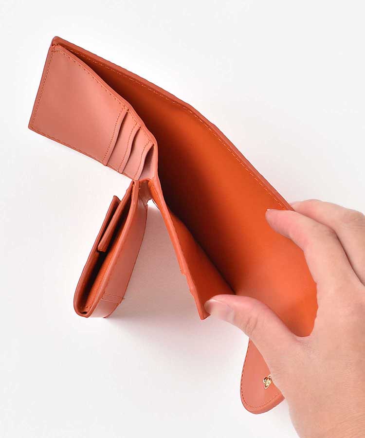 カーブフラップ二つ折財布