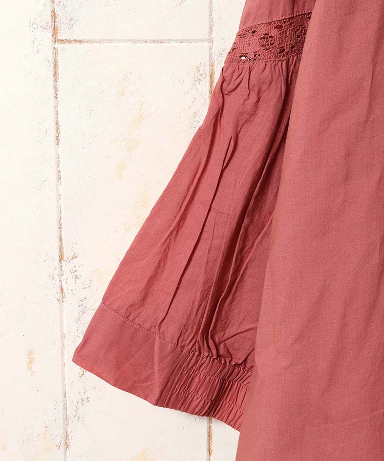 ピンタック後ろシャーリングシャツ