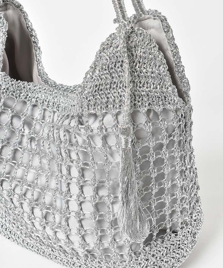 メタリックヤーンタッセル付きトート