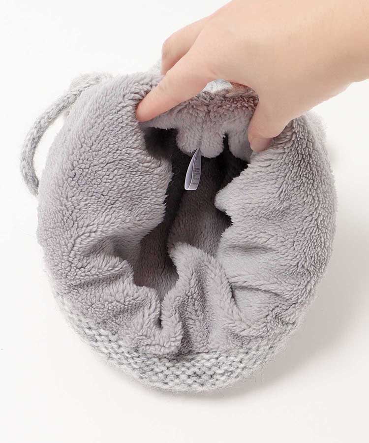 バックスリット裏ボアぽんぽんニット帽