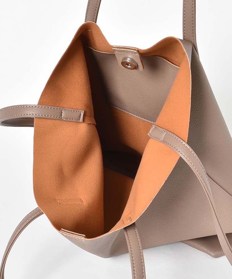 シンセティックレザーショルダーバッグ