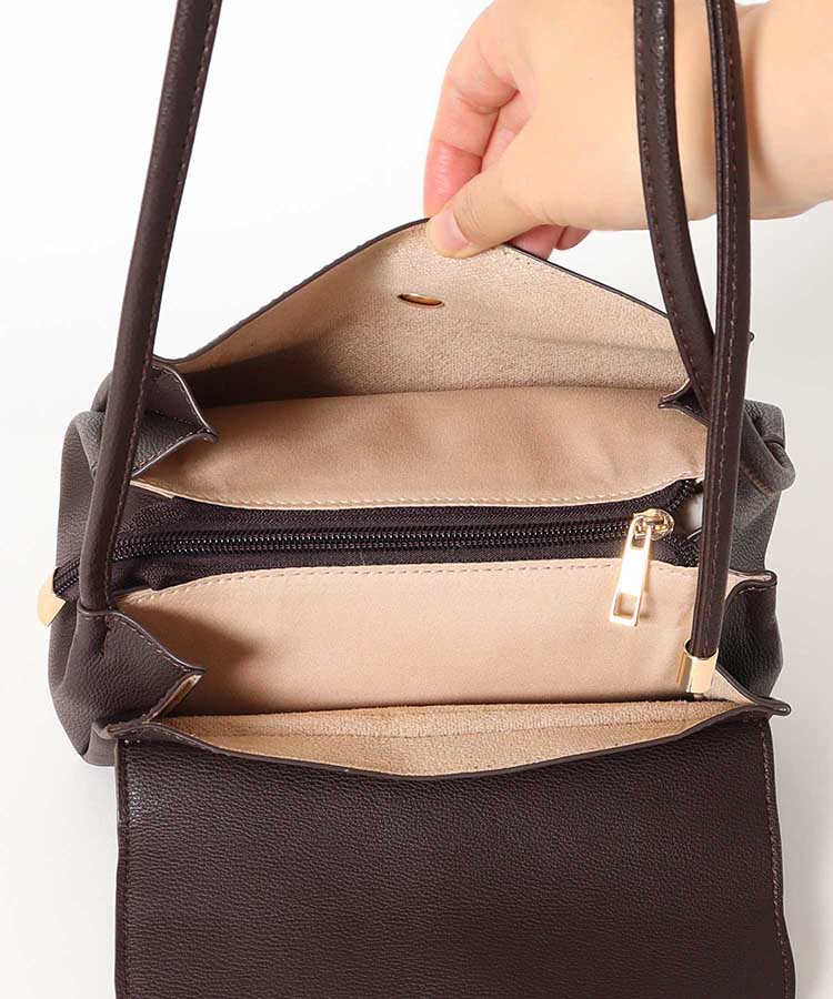 バックルショルダーバッグ