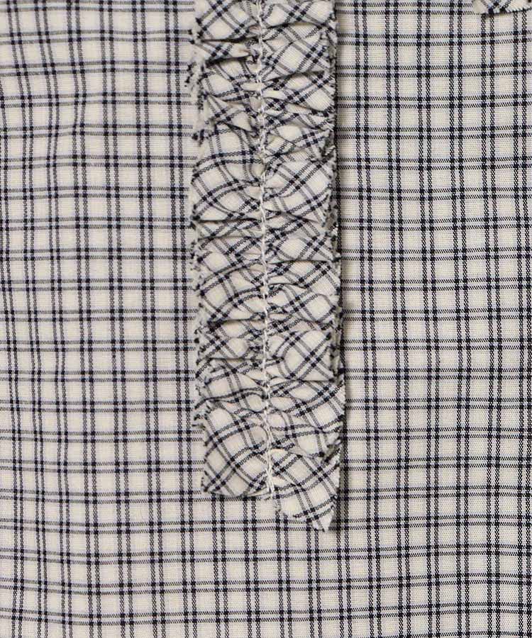 le petaleフリルラインチェックブラウス