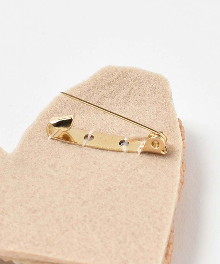 ドッグビーズブローチ