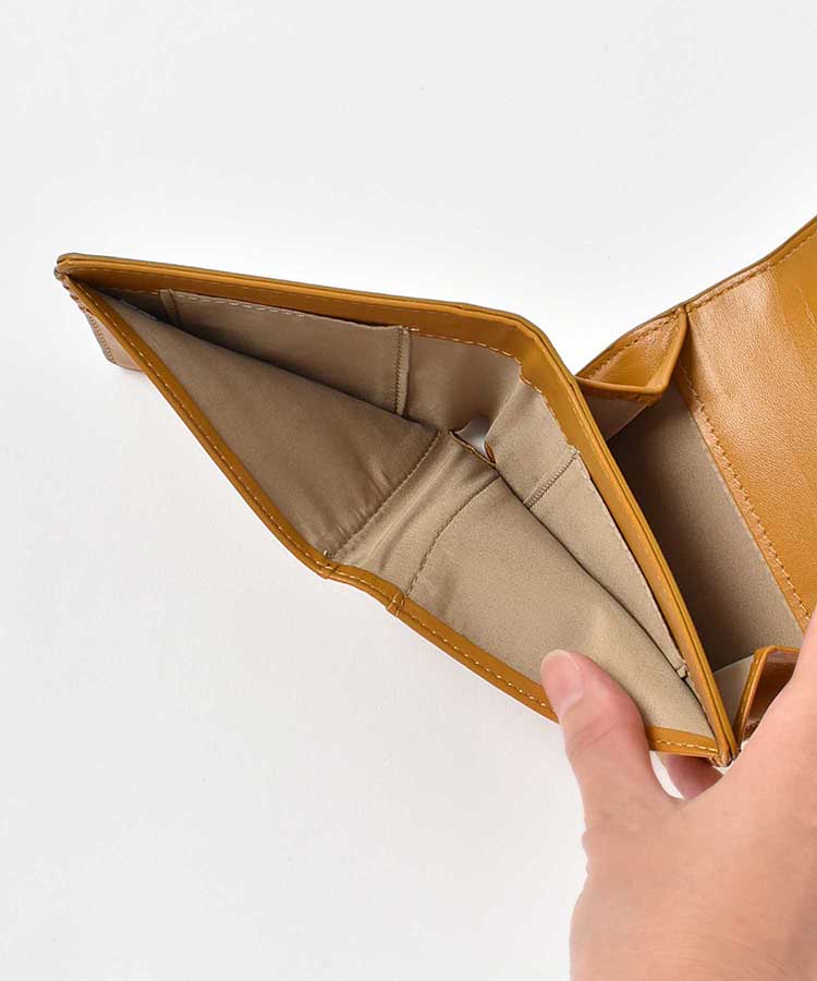 カーヴィ2つ折り財布