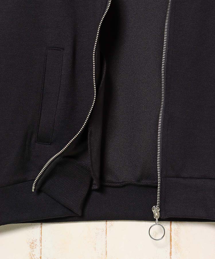 トラックジャケット