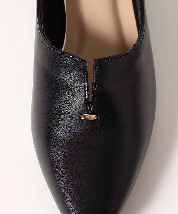 Vカットパンプス