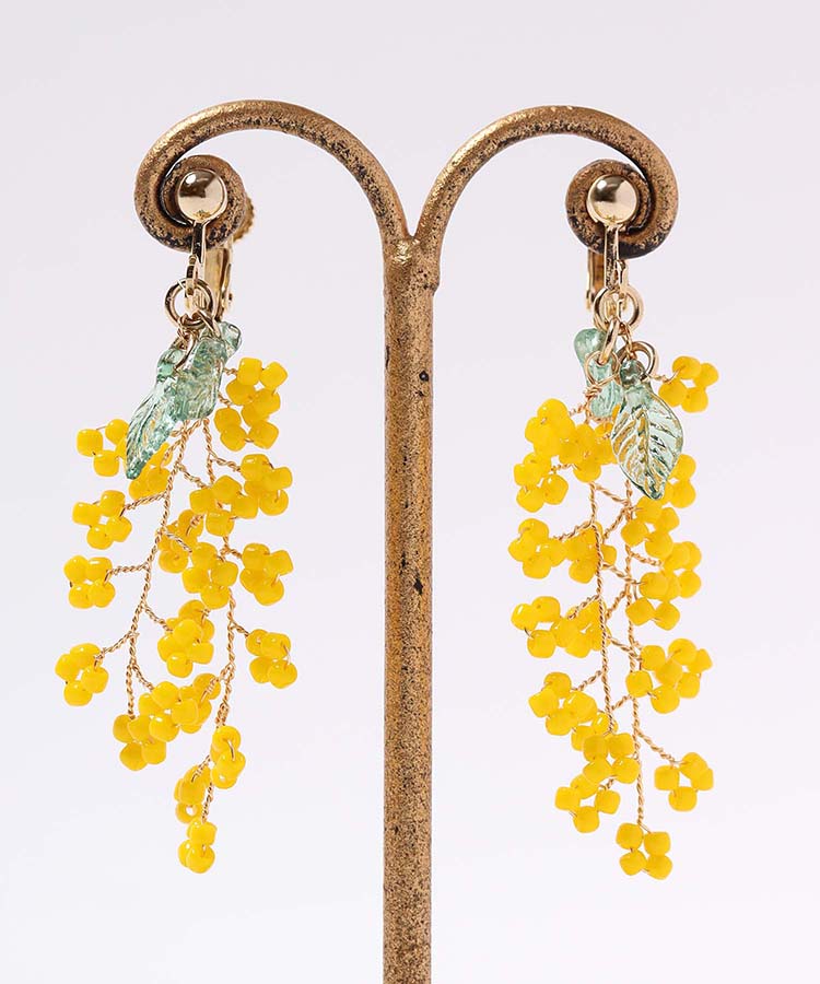 ゆらゆらミモザビーズイヤリング