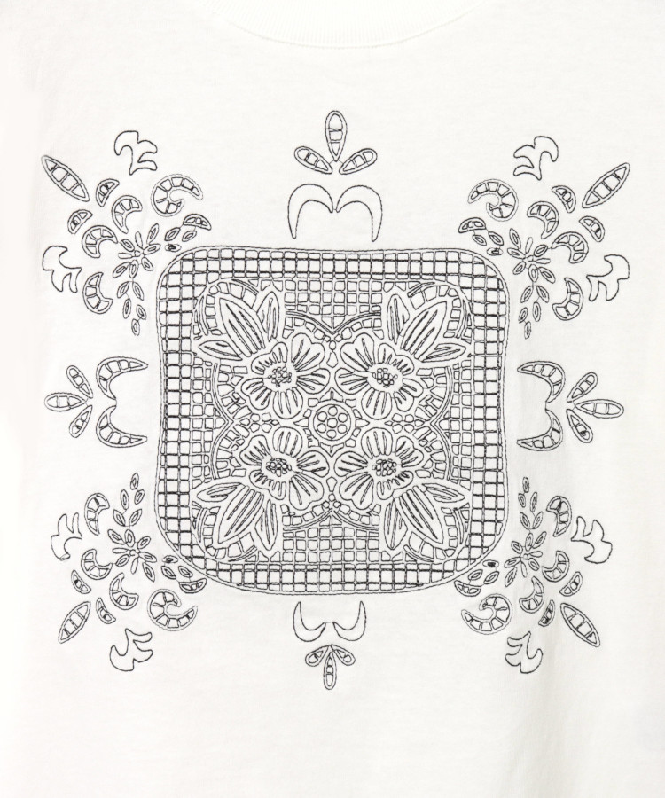 レース風刺繍Tシャツ