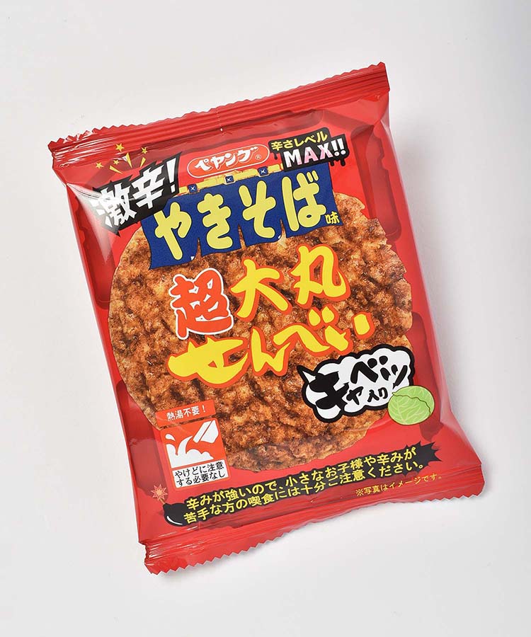 ペヤング激辛やきそば超大丸せんべい