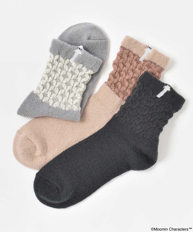 ニョロニョロ刺繍ニットロークルーソックス