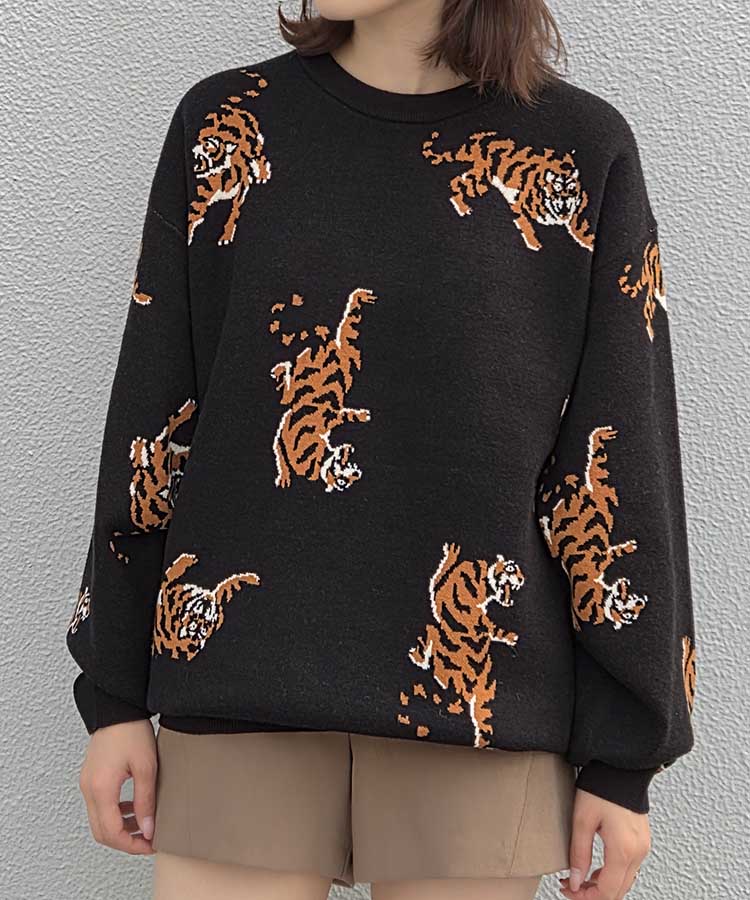 【WEB限定】アニマル総柄ニット