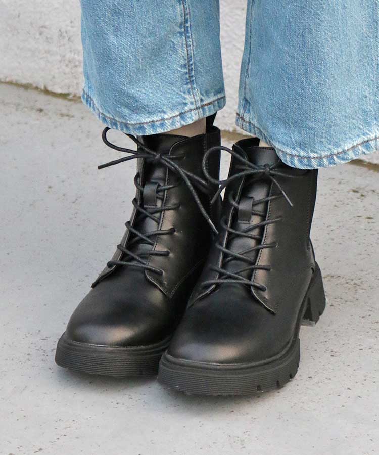 レースアップショートブーツ