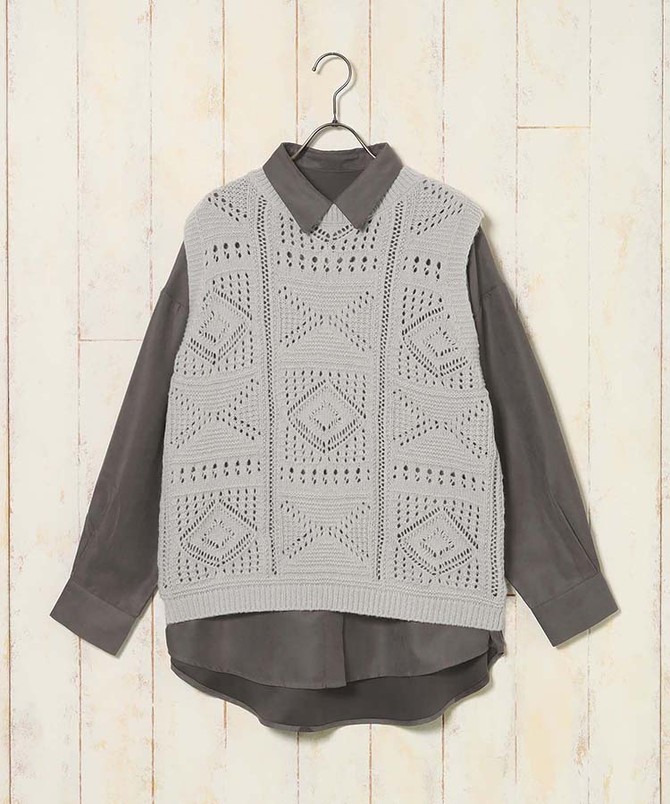ニットベスト付ブラウス
