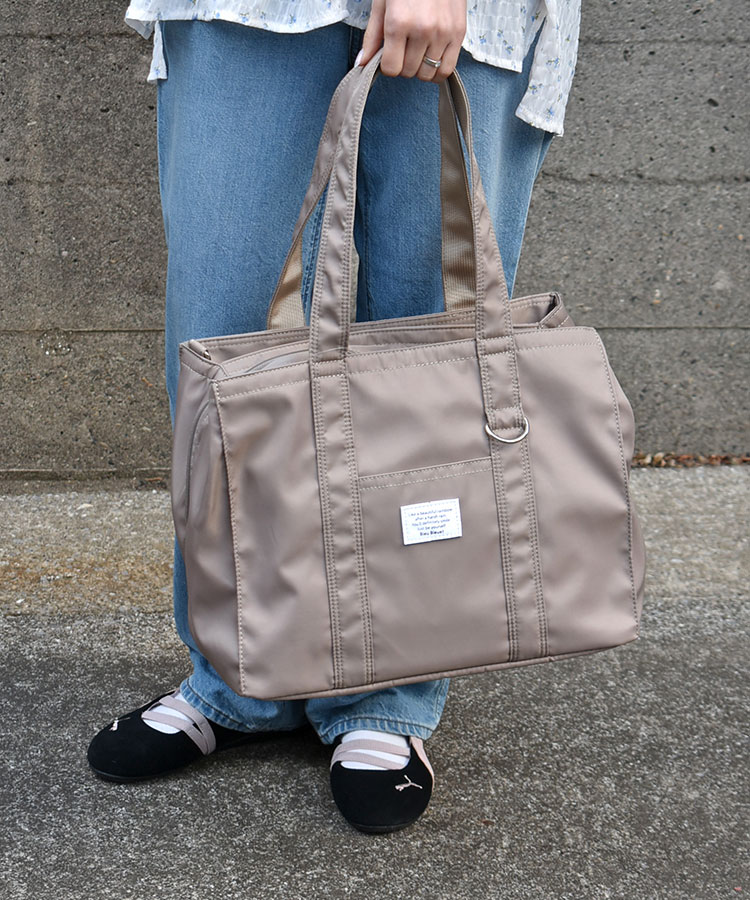 スクエア多ポケットナイロントート