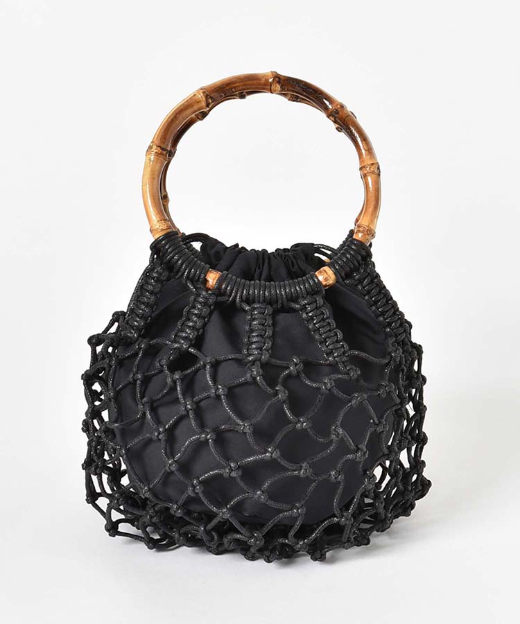 丸いフォルムのバンブーマクラメバッグ