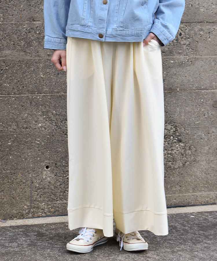 タックボリュームパンツ