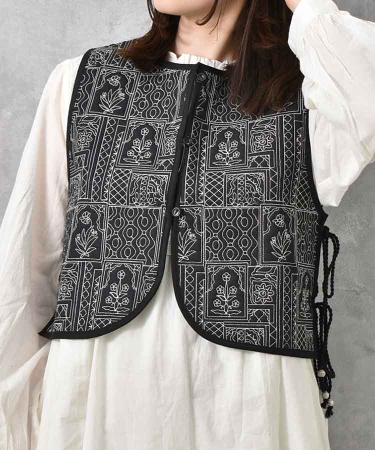 フラワー刺繍ベスト