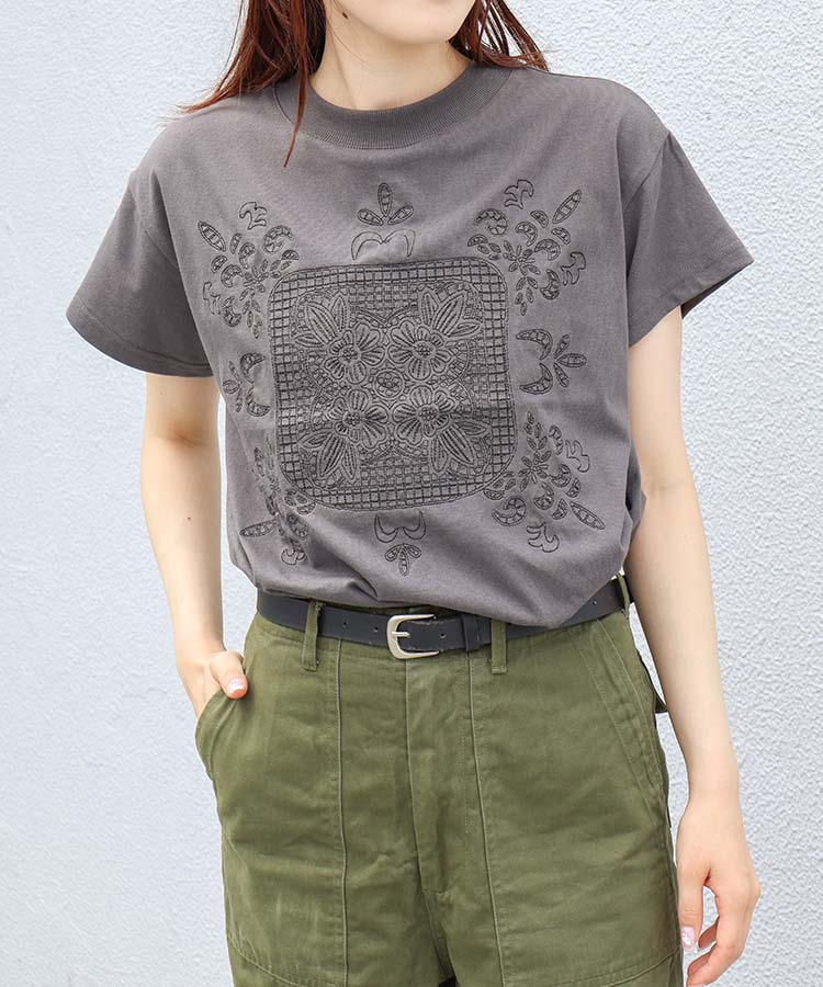 レース風刺繍Tシャツ