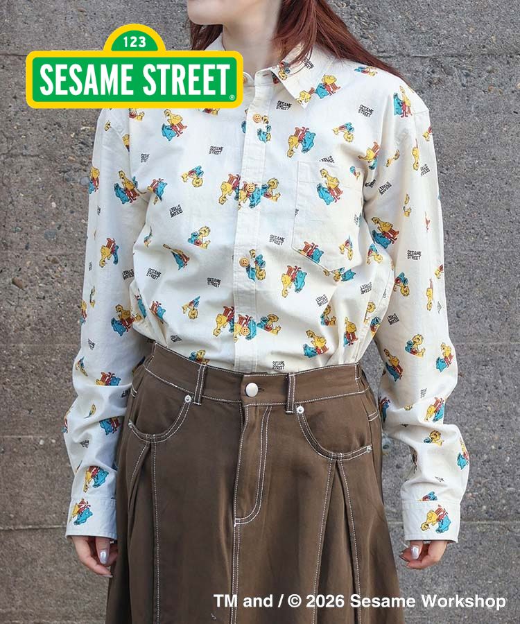 SESAME STREET 総柄プリントシャツ